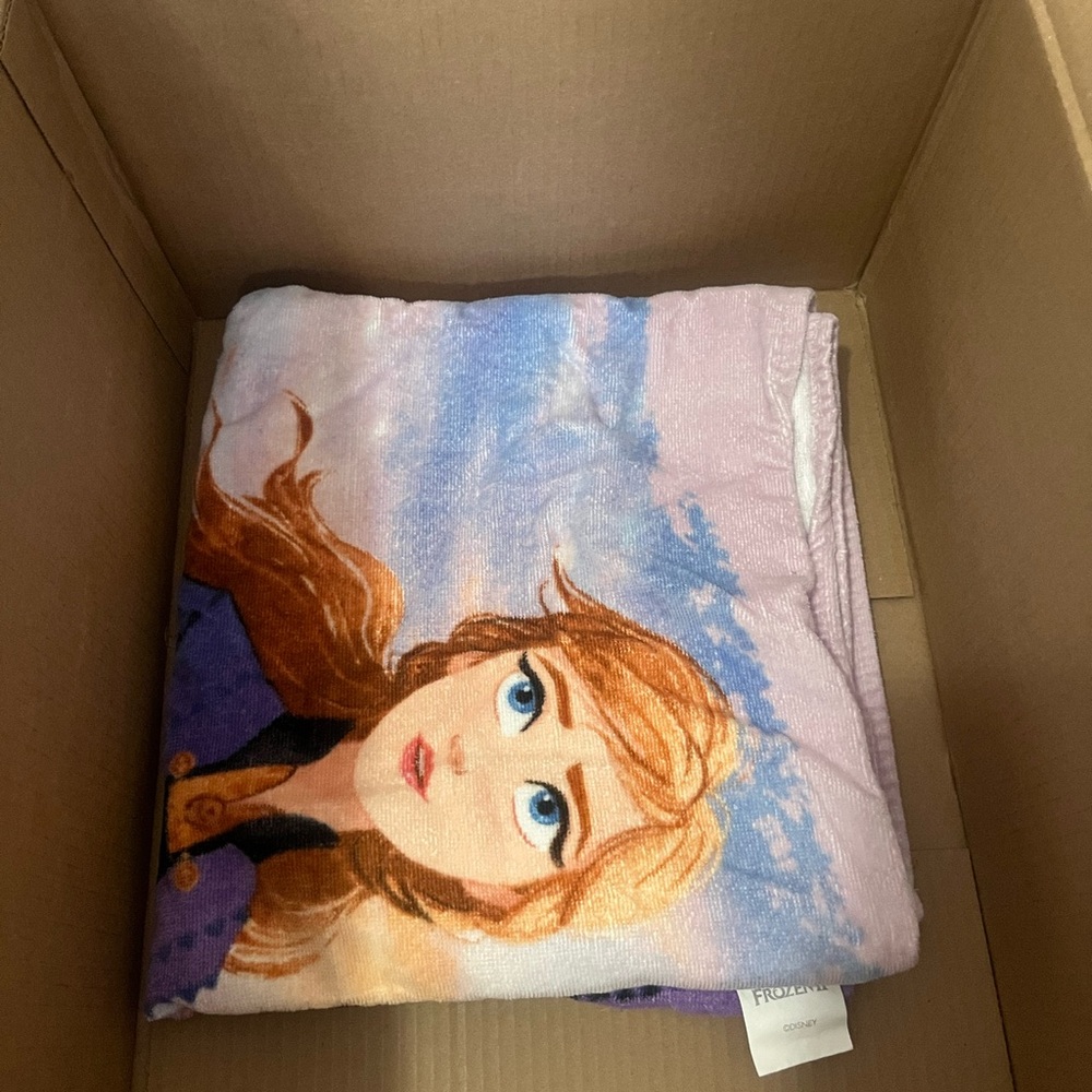 Frozen, LOL, Trolls, etc- 8 items in total!